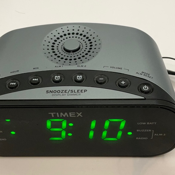 Timex Black AM/FM Dual Alarm Clock Radio 1.2" Green Display & Line-In Jack - Picture 2 of 2